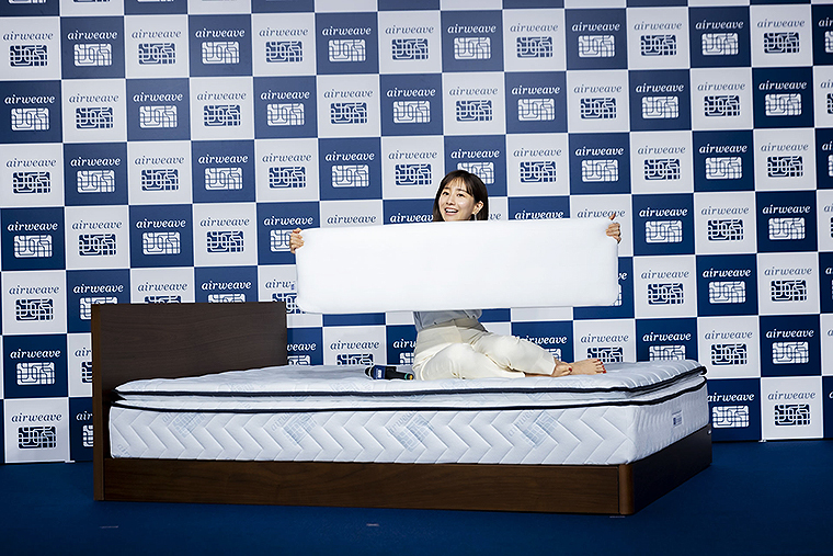 画期的な薄い枕「エアウィーヴ ピロー スリム」12/20発売 先行受注開始